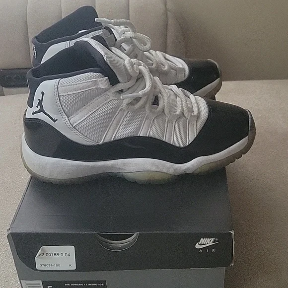Jordan Retro 11 - Picture 3 of 6